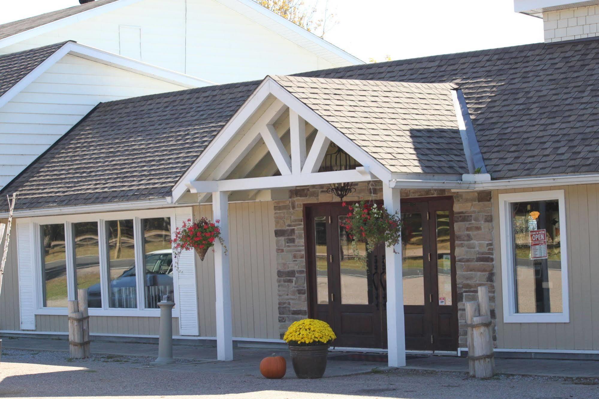 Sands On Golden Lake Hotel Exterior photo